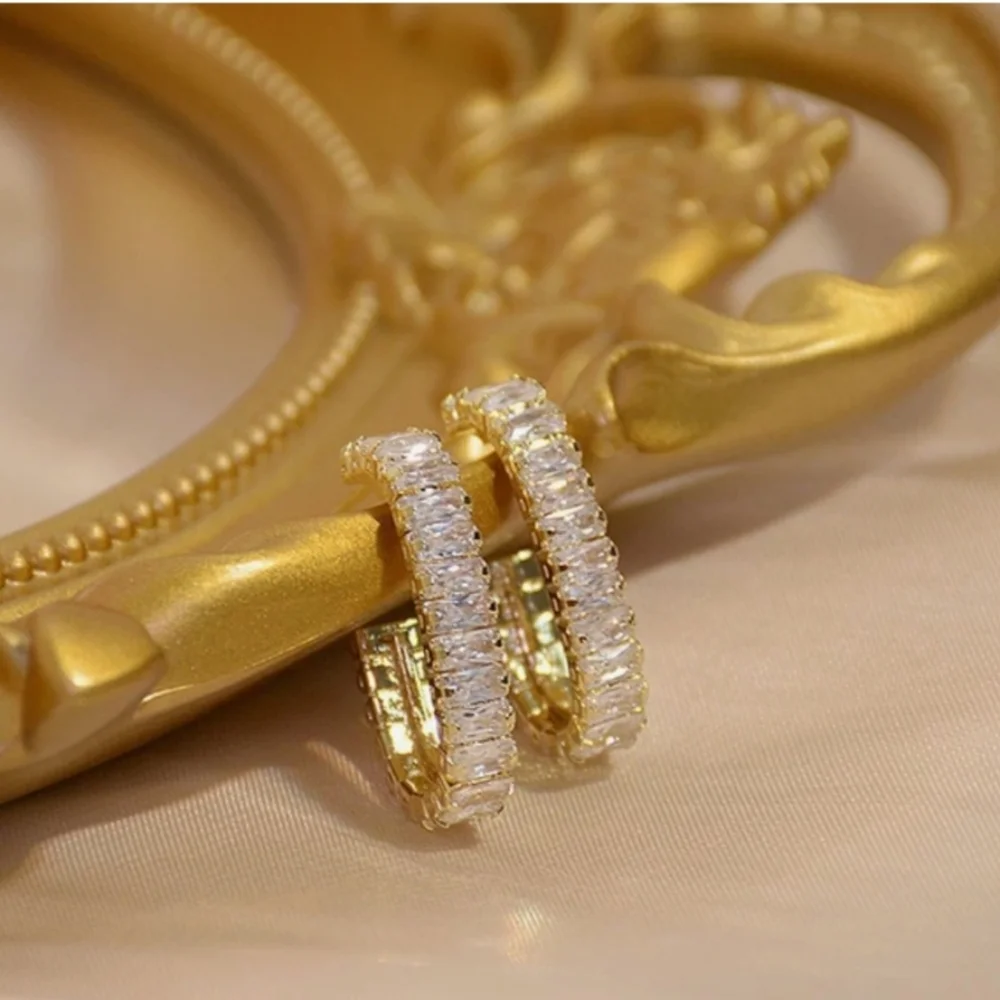 14K GOLD TEMPERAMENT WITH AAA ZIRCON STUD EARRINGS
